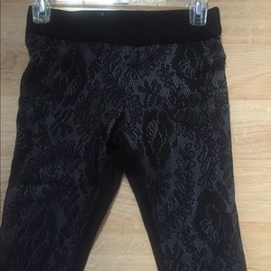 Jessica Simpsons lace leggings